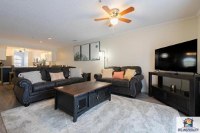 2BR Condo Close to the Strip - Stairs Required - 2 Pools - FREE TICKETS INCLUDED - FHC-3